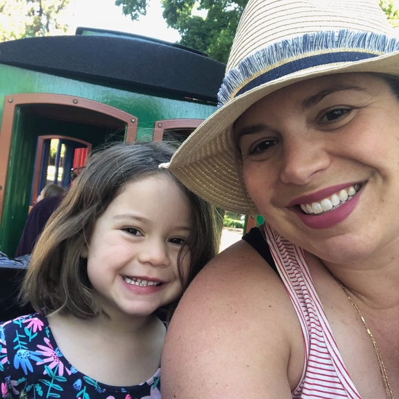 Meet your Posher, Amanda - Picture 1 of 1